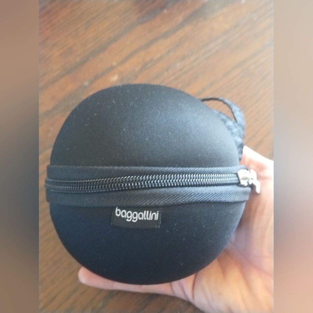 Baggallini Round Zippered Hard Shell Case Cosmetic‎ Bag